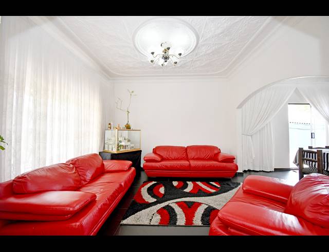 4 BEDROOM HOUSE FOR SALE IN MAYFAIR WEST